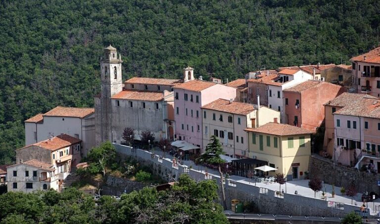 Il paese di Marciana all'Isola d'Elba