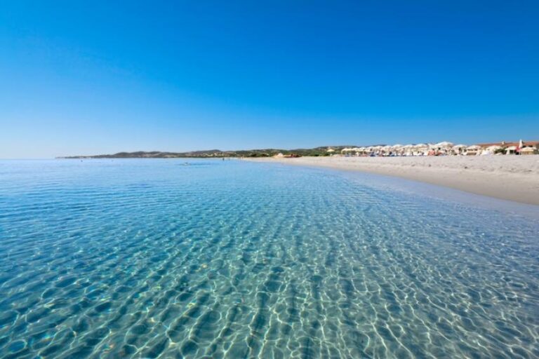 La spiaggia del Nicolaus Club Cala della Torre